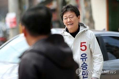 유승민, 구의원 사무소 개소식·종교행사 찾아 표밭갈이 - 2