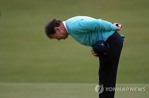 <마스터스골프> '전설' 왓슨 기립 박수 속 '은퇴' - 2