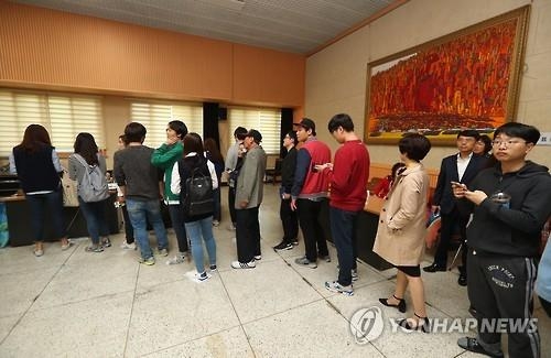 총선 사전투표 마지막날…정오 누적투표율 7.83% - 2
