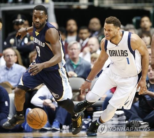 -NBA- 댈러스, 멤피스 꺾고 파죽의 6연승… 'PO진출 청신호' - 2