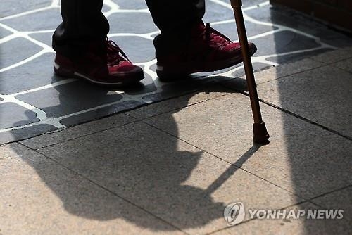 <선택 4.13> 100세, 106세, 110세…고령자들 투표 행렬(종합) - 2