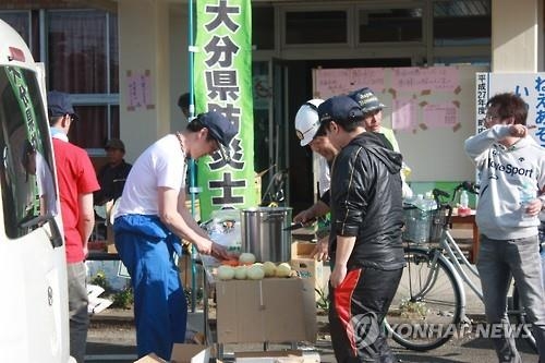 日구마모토에 자원봉사자 쇄도…수용규모 초과 사례도 - 2