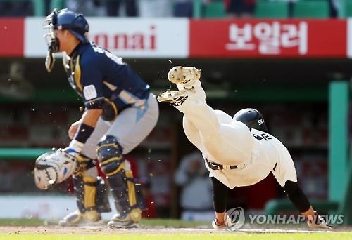 <프로야구> 김광현 '100승 도우미'는 박재상·최정민 - 3