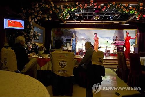 中매체 "중국내 북한식당 1년새 최소 6곳 문닫아" - 2