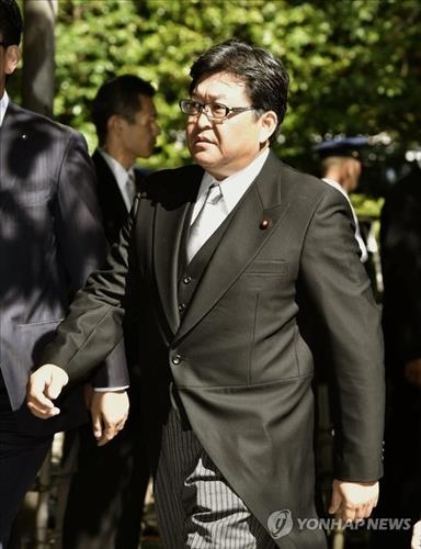 日 관방 부장관 "소녀상 철거 한일합의 포함" 또 주장 - 2