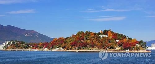 '힐링공간' 변신 창원 돝섬에 다시 관광객이 몰린다 - 2