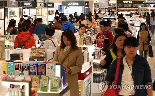 서울 신규 면세점 모두 개장…치열한 생존경쟁 돌입 - 2