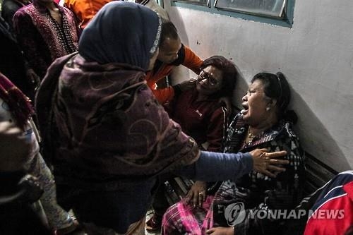 '불의 고리' 인도네시아 시나붕 화산 분출…6명 사망(종합) - 4
