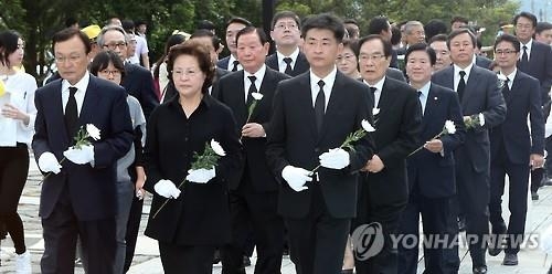 봉하 추도식 "DJ·盧는 하나"…일부 안철수 박지원에 '험구'(종합) - 2