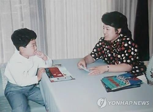 김정은 이모 고용숙 "김정은 1984년생…8세부터 권력승계 조짐"(종합) - 3