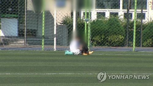 인조잔디 이어 우레탄 트랙도 '납범벅'…학교운동장 비상 - 7