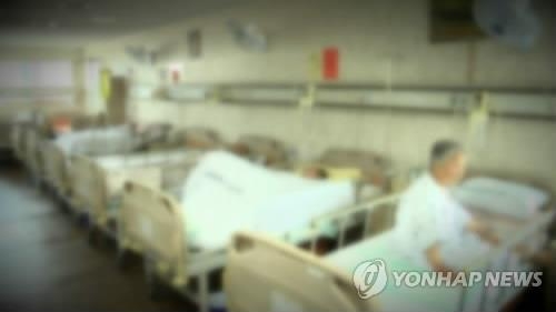 3명중 1명 "늙고 병들면 국가운영 요양시설 이용 희망" - 2