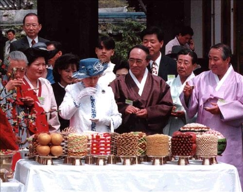 17년전 생일상 어떻게 차렸기에…英여왕 "인상깊게 기억" - 4