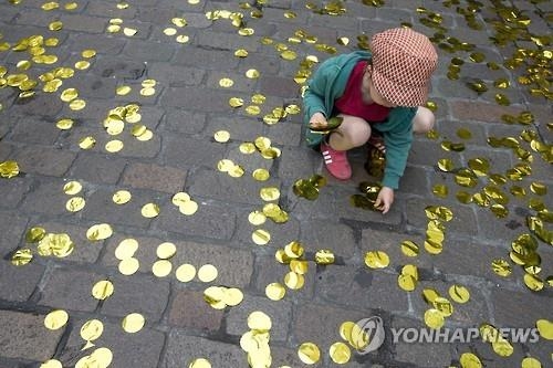 스위스 '월300만원 기본소득' 불발에도 지구촌 곳곳 '유사 실험' - 3