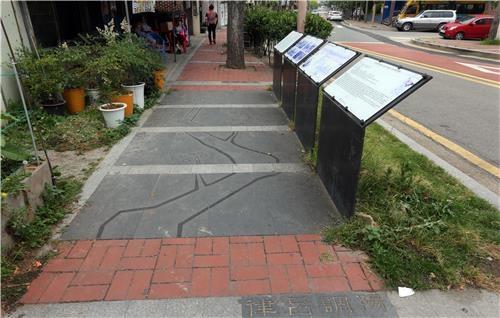김해 도심 오솔길 곳곳 훼손…관리 부실로 '헛돈' - 3