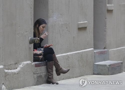 美 캘리포니아주 10대 청소년 담배 못 산다 - 2