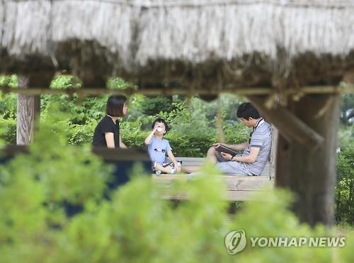 충북 한여름 무더위…자외선지수 '매우 높음' - 2