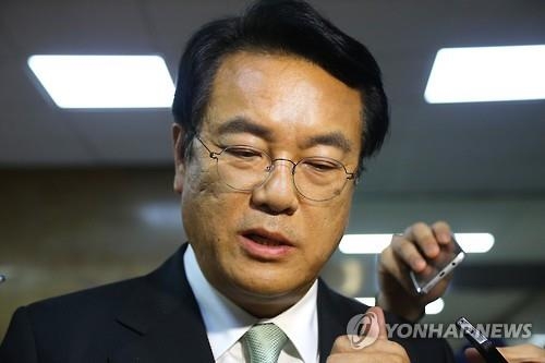 친박계 '십자포화' 받는 정진석, 정면돌파냐 일보후퇴냐 - 2