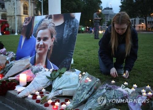"英의원 총격범은 정신병력 있는 외톨이…신나치주의단체 지지" - 3