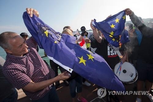 <브렉시트 투표 D-4> ②이민자 급증에 불만? 경제충격에 우려? - 2