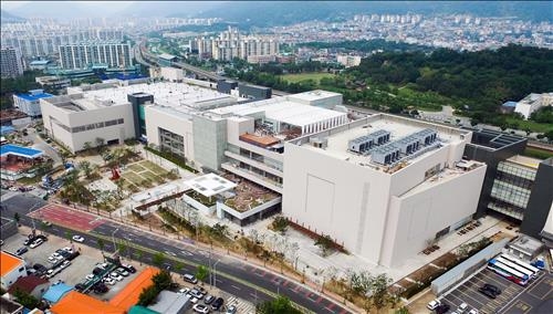 신세계 김해점 23일 개점…"지역밀착형 백화점" - 2