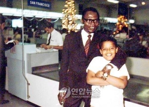 "미국유학은 오랜 꿈" 오바마 부친 장학금 지원서 발견 - 2