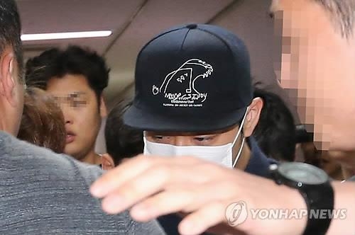<상반기 가요>③ 쯔위 대만국기 논란부터 박유천 성추문까지 - 2