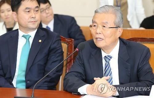 기재위 '추경 공방'…與 "신속처리" vs 野 "요건되나" - 2