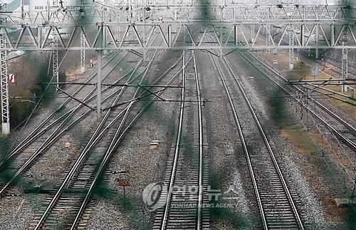 경인국철 1호선 인천 간석역서 30대 선로 추락해 숨져 - 2