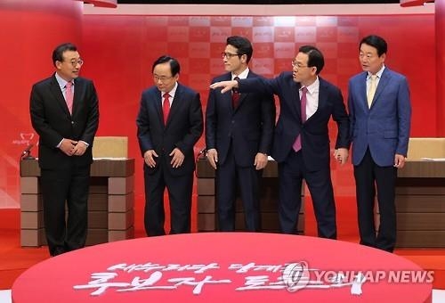 비박 '단일화' 파괴력, '완주' 친박계 응집력 넘을까 - 2