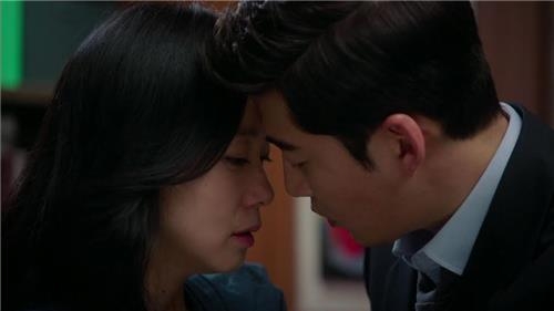 미드는 법정드라마, 한드는?…한미 '굿와이프' 비교 - 5