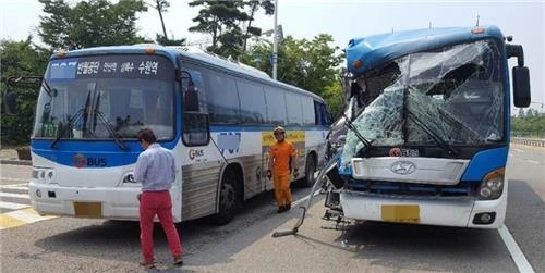 안산서 시외버스끼리 추돌…승객 9명 부상 - 2