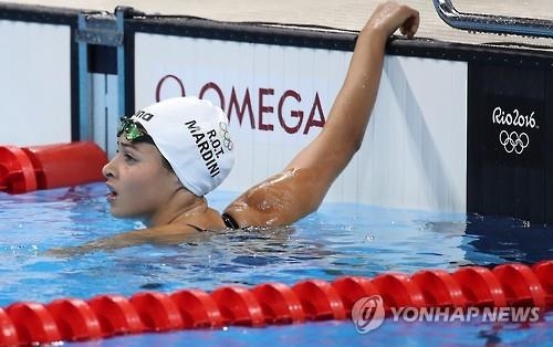 <올림픽> 희망 레이스 마친 난민 소녀 "다음엔 메달 딸래요" - 2