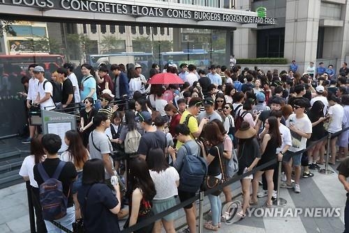 패스트푸드 불황…장사진 쉐이크쉑도 성장둔화에 주가 '흔들' - 4