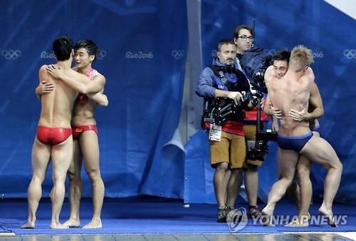 <올림픽> 남자 싱크로 다이빙 '브로맨스의 최고봉을 보여주마' - 2
