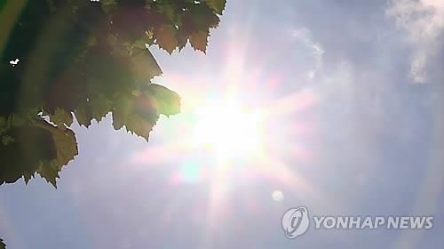 더운데 '햇빛 알레르기'까지…"폭염에 피부도 고생" - 2