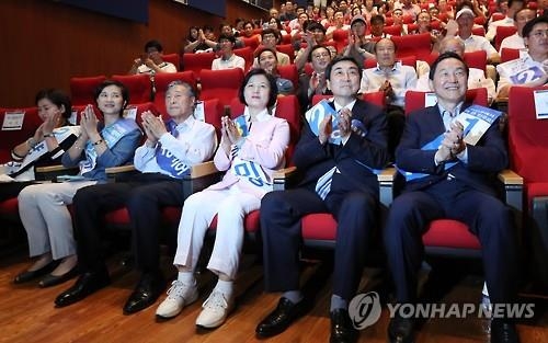 秋 "통합" 金·李 "秋로는 대선패배"…더민주 당권주자 '난타전' - 3