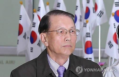 김기춘 前 靑비서실장, 법원서 외아들 '성년후견인'으로 지정 - 2