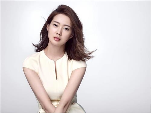 이요원 "17년 인연 매니저와 계속 함께 합니다" - 2