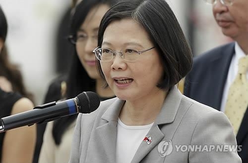 차이잉원 대만 총통 취임 100일…"국정운영 '낙제점'" - 2