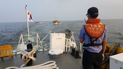 "바다 안전 이상 무" 부안해경, 침수선박·응급환자 구조 - 1