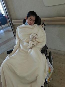병마와 사투하는 채원이