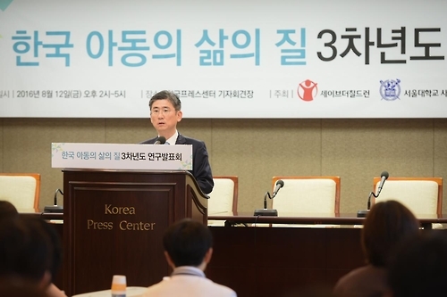 지난 8월 12일 서울 한국프레스센터 기자회견장에서 열린 '한국 아동의 삶의 질 3차년도 연구발표회'에서 소근 사무총장이 환영사를 하고 있다.