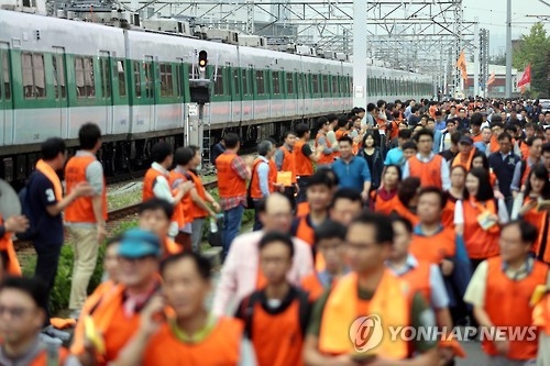 '성과연봉제 반대' 서울지하철 노조 파업