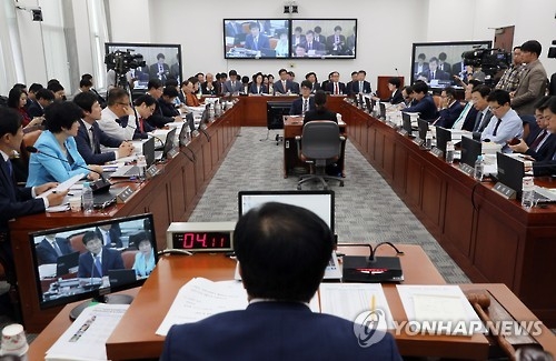 <국감현장> 국책연구원 영상 국감…"연구시간 뺏지 않겠다" - 1
