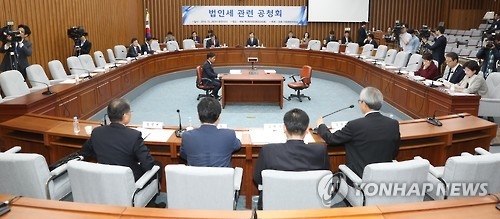 기재위, 서비스산업·규제프리존법 놓고 여야 공방 - 1