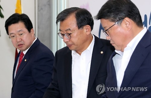 좌측부터 이장우 최고위원, 이정현 대표, 조원진 최고위원
