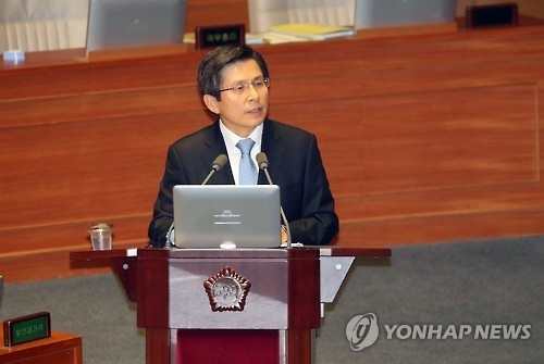 황총리 "헌법상 대통령 권한은 포기 불가…헌법내 논의돼야" - 1