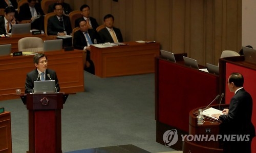 정의당 노회찬(오른쪽) 원내대표와 황교안 총리