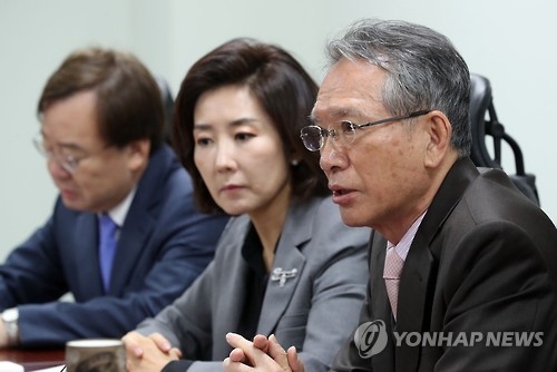 김형오 "국격 떨어뜨린 대통령, '질서있는 하야' 해야" - 1